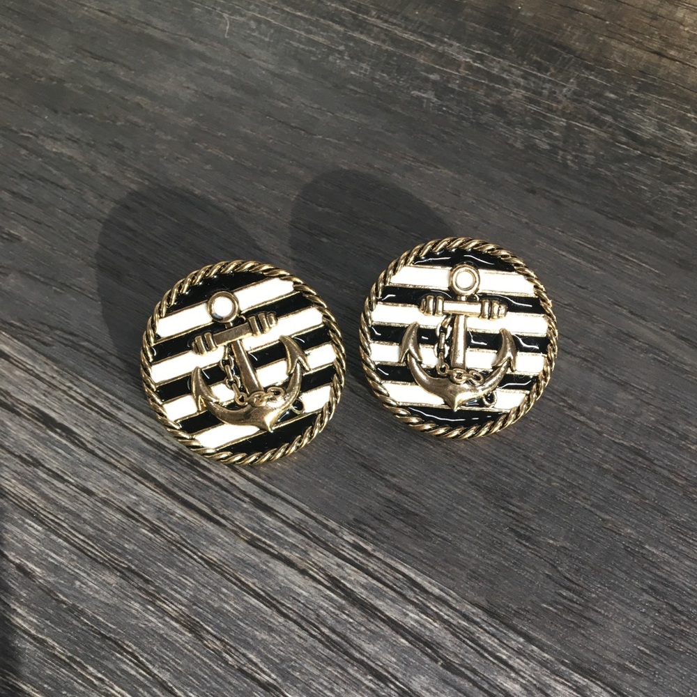 Large anchor earrings.
